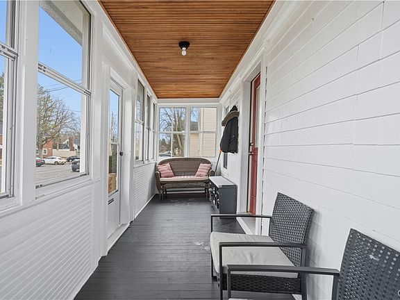 3rd image of 82 Garrow St