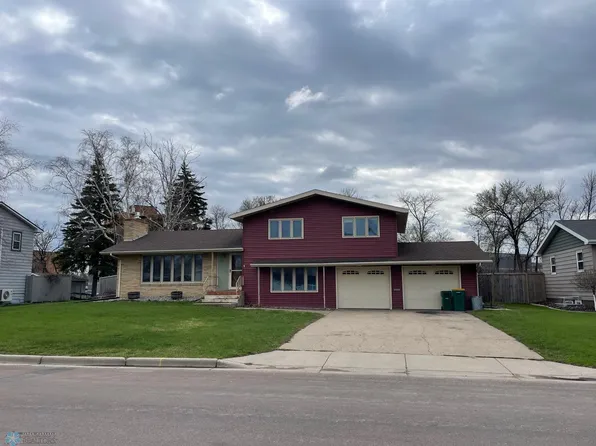 607 14th Ave N, Wahpeton, ND 58075