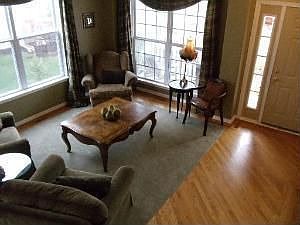 4th image of 2211 Litchfield Ln