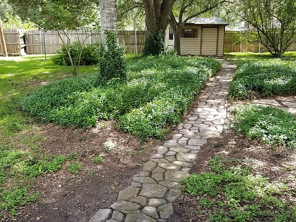 3rd image of 1008 Avenue I St