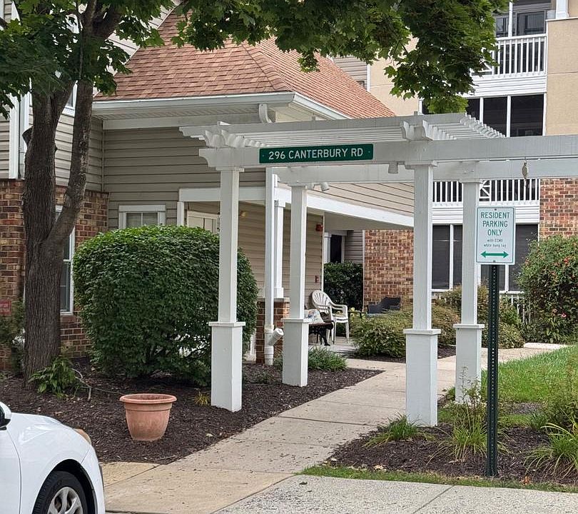 1st image of 296 Canterbury Rd APT C