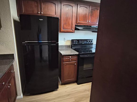 3rd image of 671 Sea Vale St APT 20