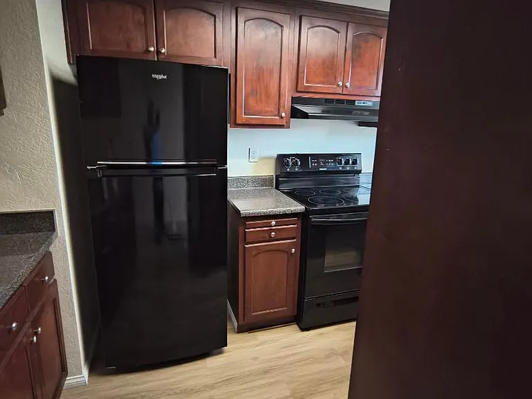 671 Sea Vale St — Photo 3