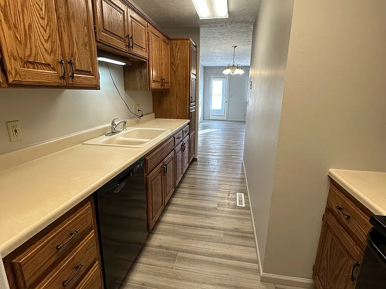 2411 N Kruse Ave #4 — Photo 2