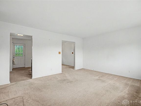 4th image of 211 E Westbrook Rd