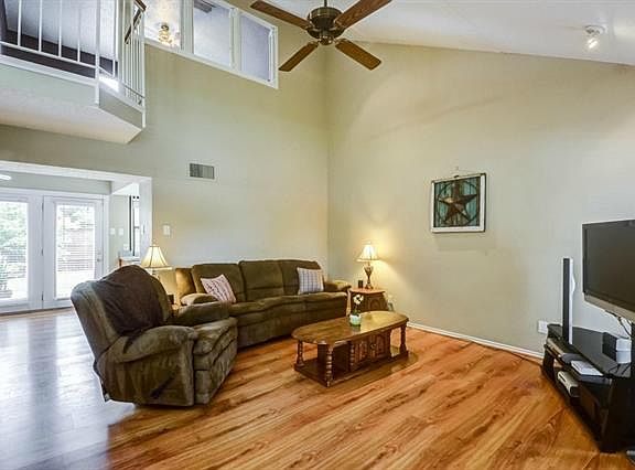 3rd image of 1117 Meriwood Dr
