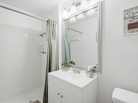 3rd image of 3704 John F Kennedy Blvd