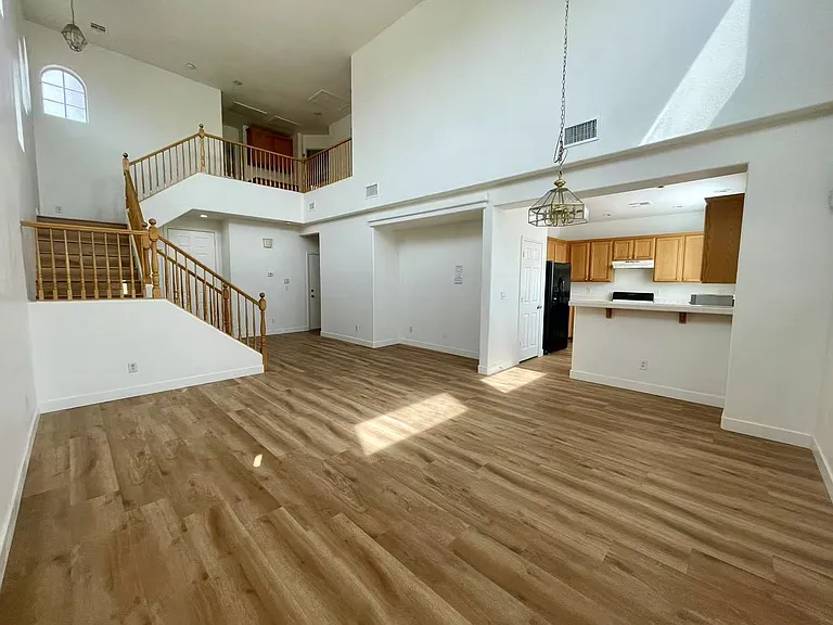 10055 Capistrello Ave — Photo 3