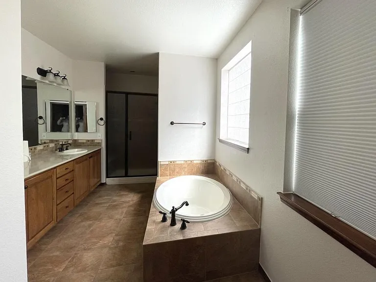 15720 Carob Cir — Photo 7
