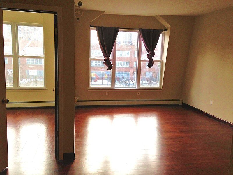 1st image of 229 E 110th St APT 3