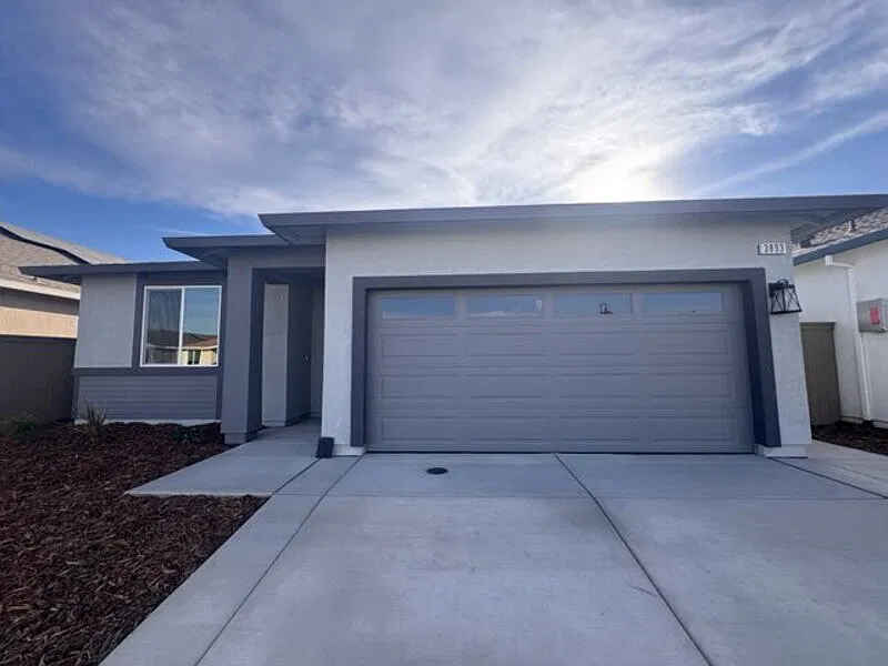3 bed, 2.0 bath, 1501 sqft, $2,995 — Photo 1