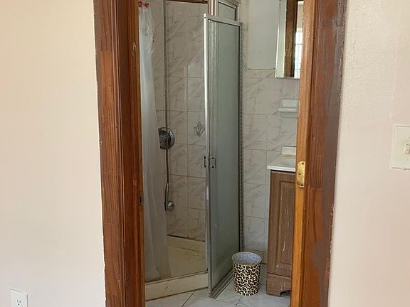 4th image of 16413 107th Ave #1