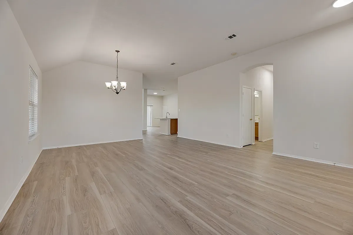 4 bed, 2179 sqft, $3,100 — Photo 4