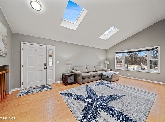 5th image of 1019 N Yale Ave