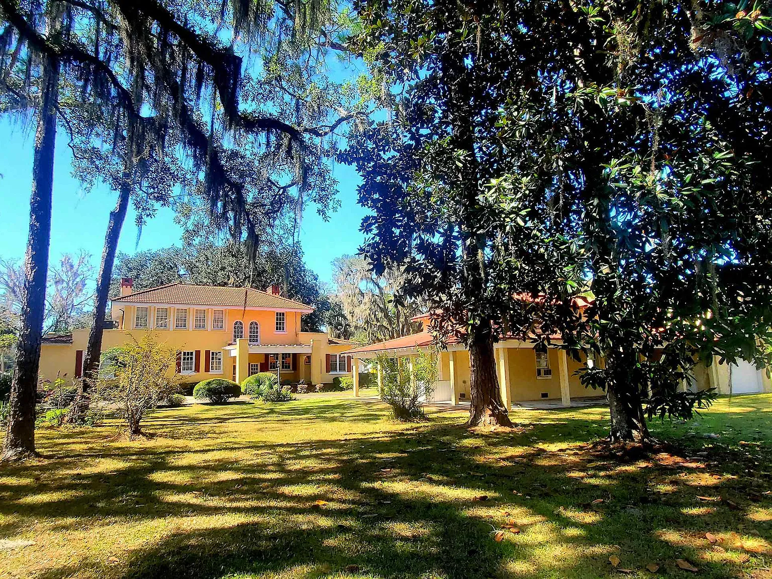6 bed, 3.0 bath, 3594 sqft, $3,500 — Photo 2