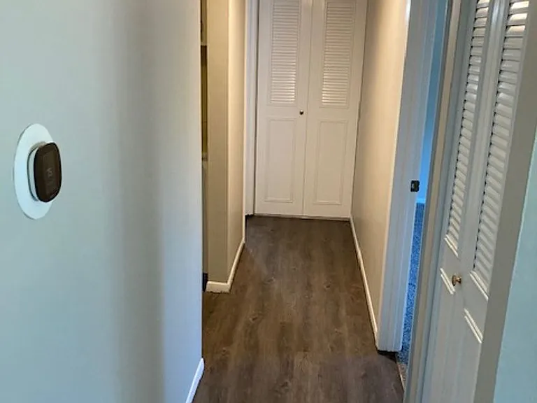 Hollow Hills Apartments — Photo 59