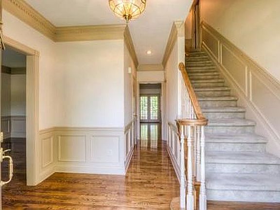 4th image of 1004 Sussex Dr