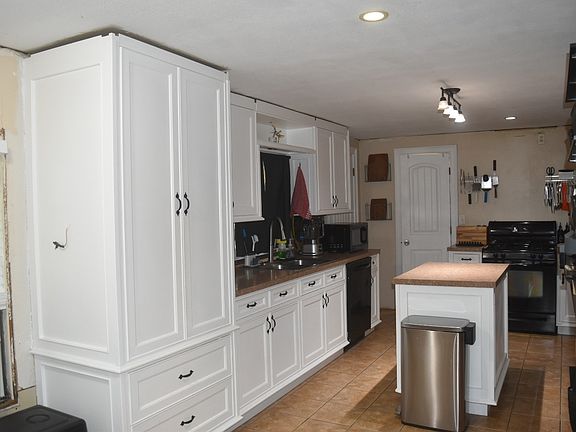 3rd image of 1015 Winkler St