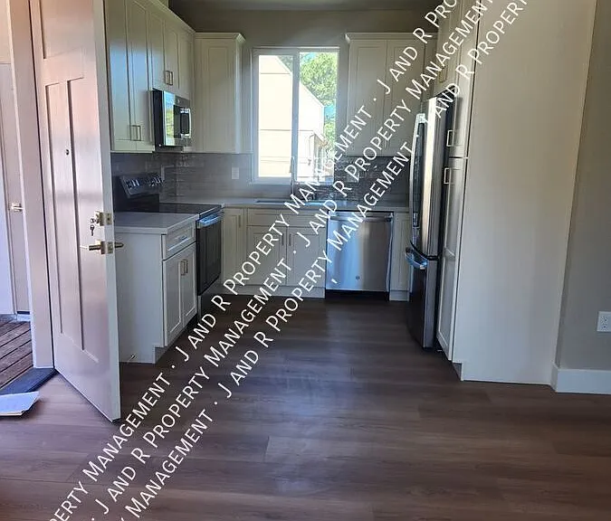 817 V St #2 — Photo 2