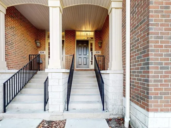 526 S Commons Ct, Deerfield, IL 60015