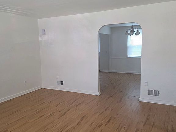 4th image of 1554 Clayton Rd
