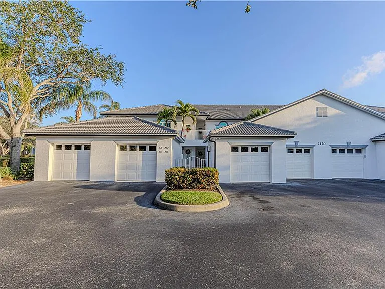 2120 Cay Lagoon Dr #222 — Photo 2