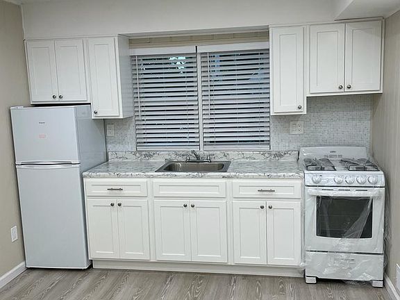 2nd image of 419 Buchanan Ave #B