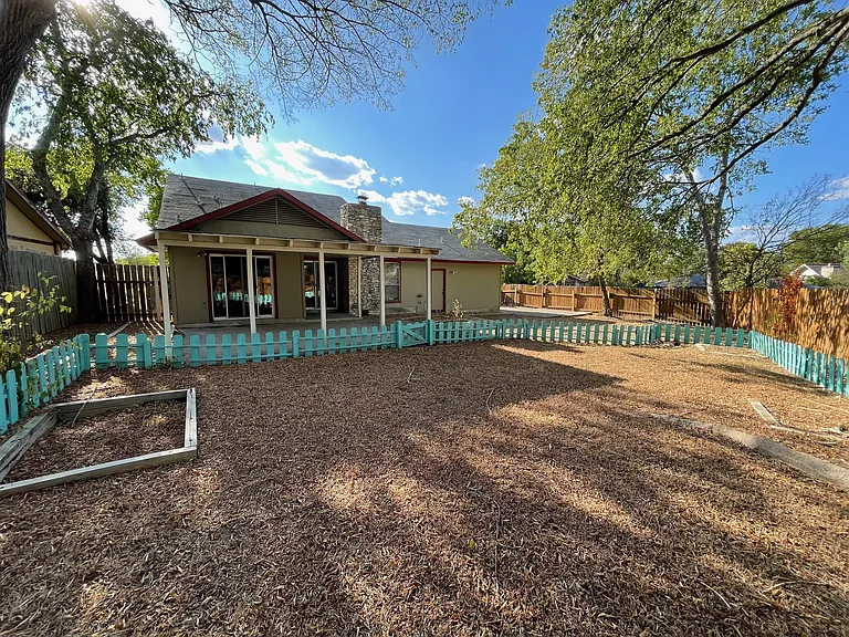 412 Blue Valley Dr — Photo 4