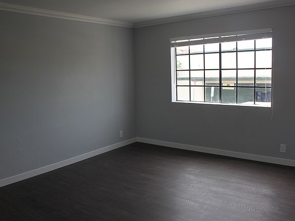 2nd image of 1215 E 4th St APT 201