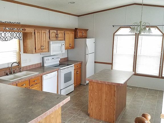 5th image of 1556 9th St Lot 9