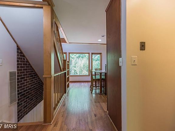 3rd image of 5020 Willowmeade Dr