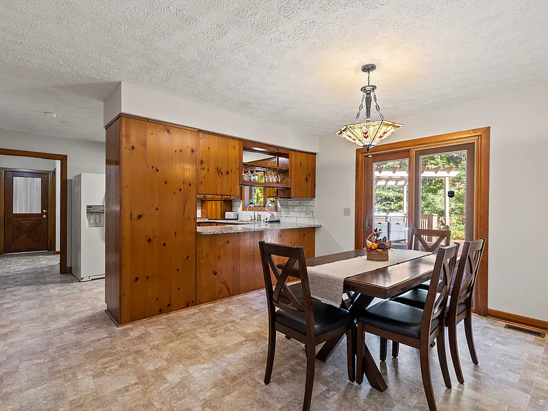 8300 Saint Peters Ln — Photo 11