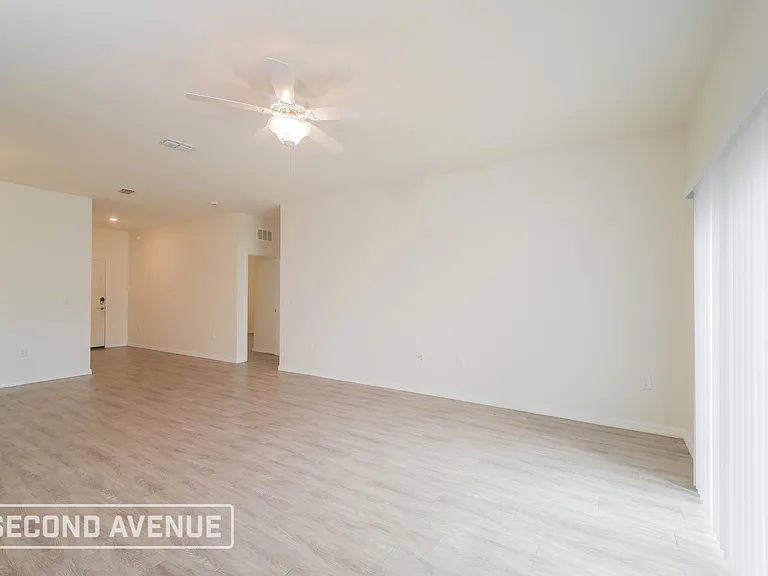 2107 NE 1st Pl — Photo 9