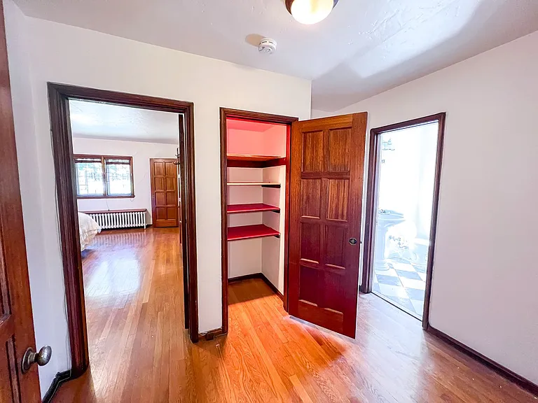 Ten-O-Five Anhalt Apartments — Photo 23