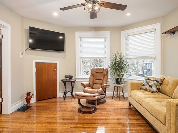5th image of 261 Ashland Ave #2