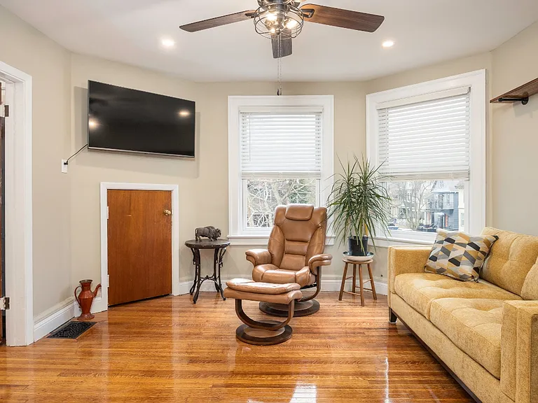 261 Ashland Ave #2 — Photo 5