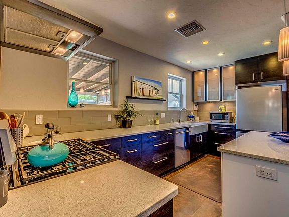 5th image of 2625 E Drachman St