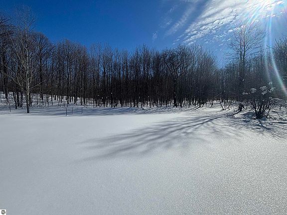 3rd image of 5884 Scholl Rd