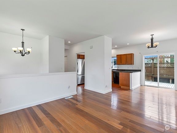 5th image of 1121 Lake Crest Drive