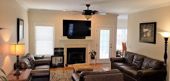 3rd image of 6712 Centerville Ct