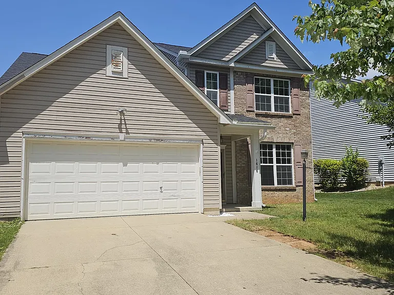1616 W Hennessey St — Photo 8