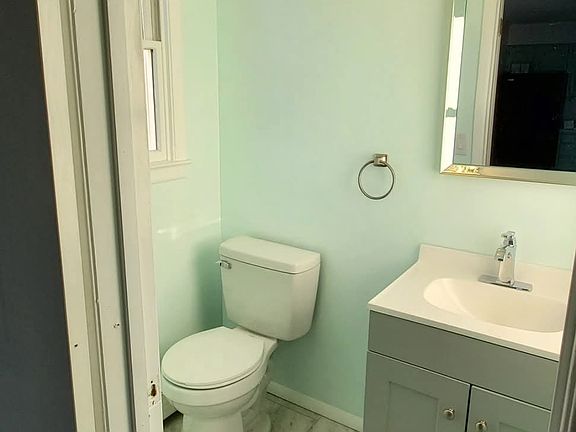 3rd image of 717 Squires Ave