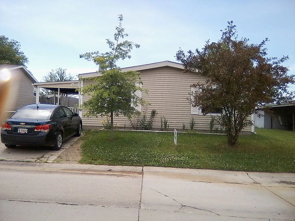 46 Fountain Lake Dr photo 1