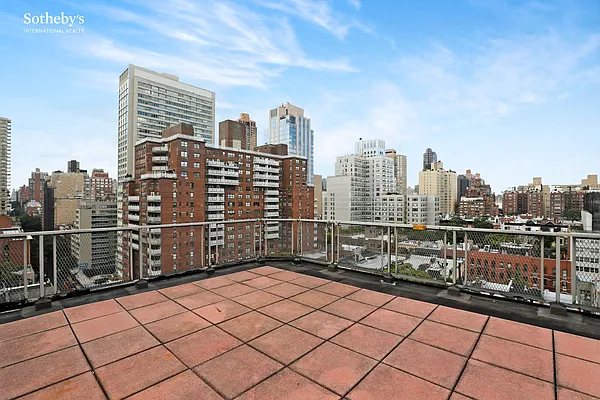 Sold by Sotheby's International Realty | media 6