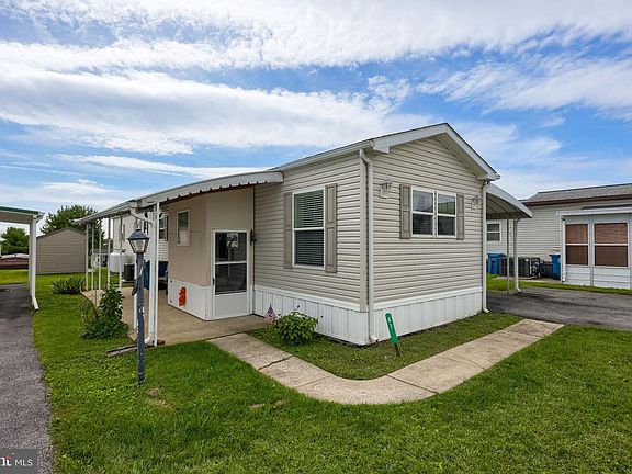 3rd image of 61 Ridgewood Mnr