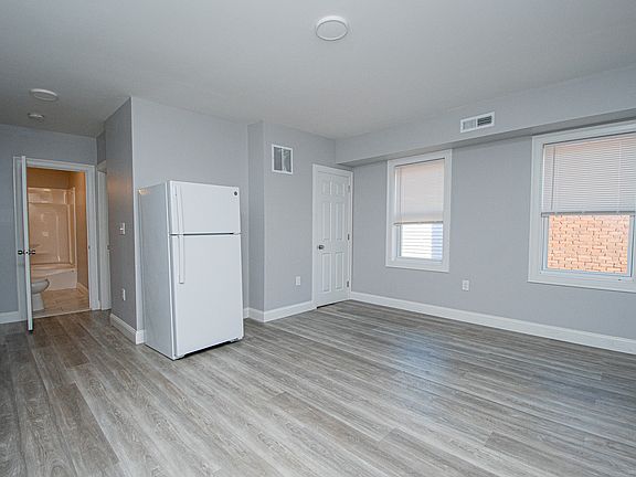 2nd image of 189 Oak St #1L