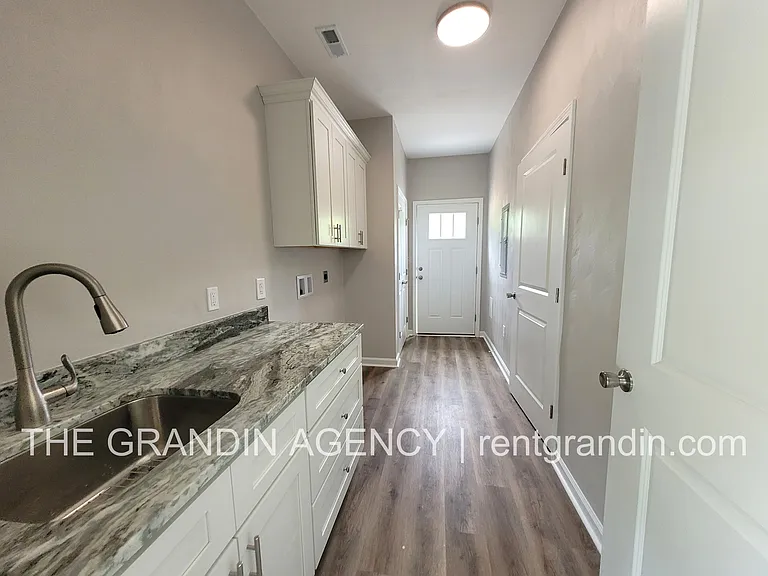 315 Trinity Rd — Photo 10