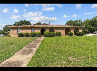 2 Bradford Dr, Little Rock, AR 72227