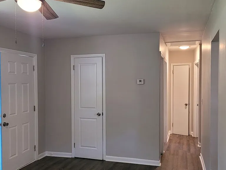4345 Leslie St — Photo 20