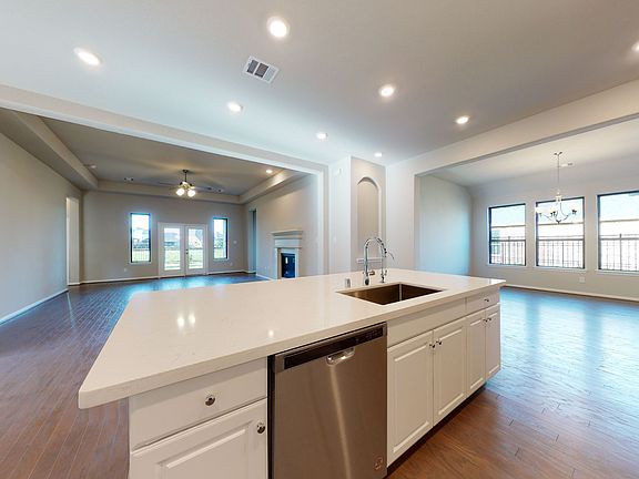 Del Bello Lakes - Dominion Interior Image 2